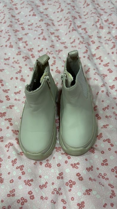 Zara боти в бежов цвят за момиче 22 номер