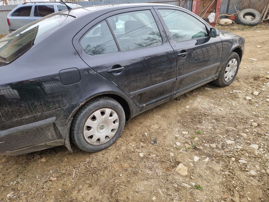 Se vinde masina 2100e ușor negociabilă