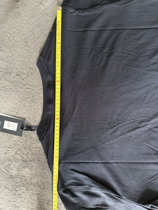 Tommy Hilfiger tricou bleumarin cu banda alba pe umeri M nou original