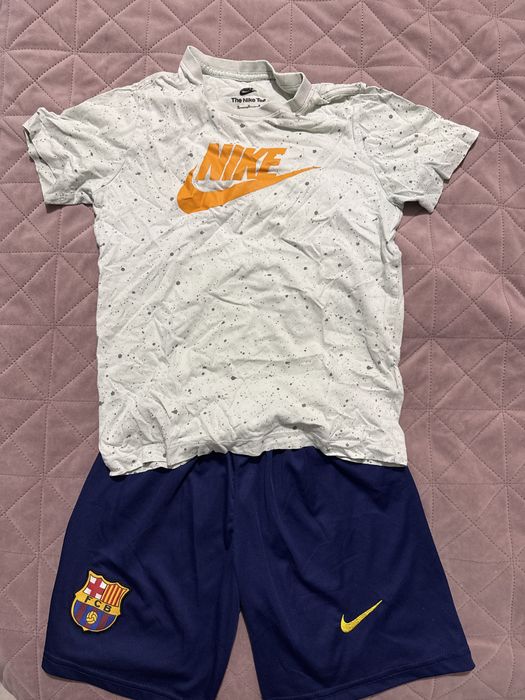 Тениска и къси гащи на Nike с подарък