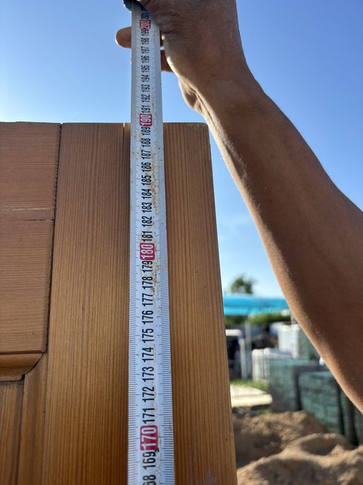 деревянный дверь