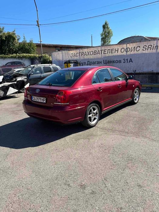 Toyota Avensis, 2004 година, бензин, в движение, цвят бордо