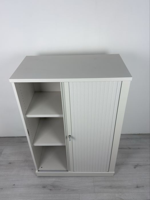 Офис шкаф съхранение за документи и други нужди обзавеждано