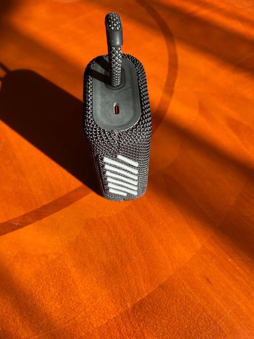 Продам оригинальную JBL колонку