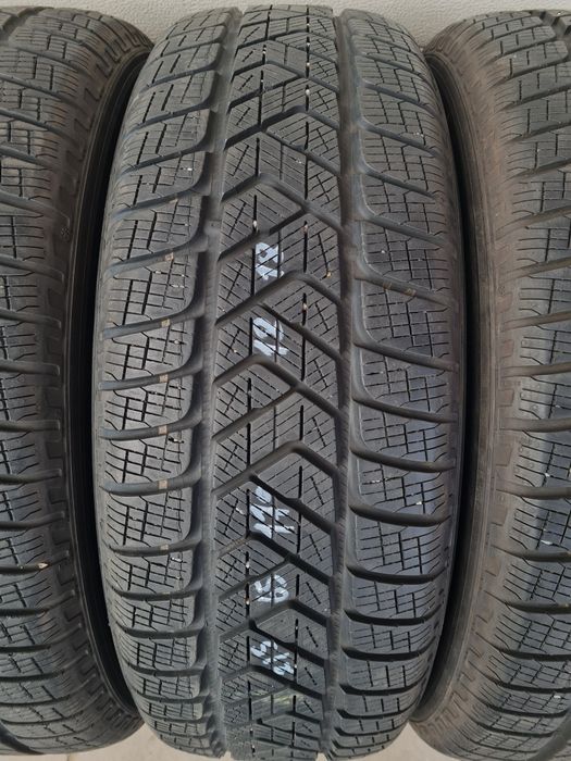 Зимни гуми 4 броя PIRELLIScorpion 215 65 R17 дот 1818