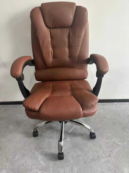 Ергономичен офис стол с лумбална опора от еко кожа