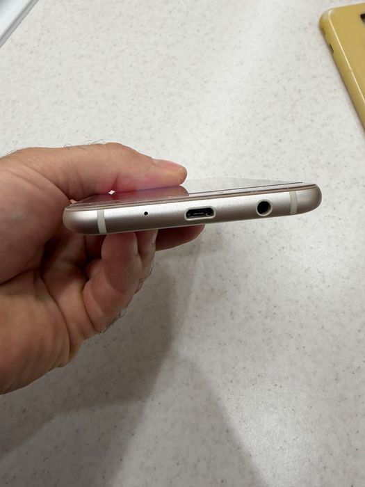 Samsung J 7 в перфектно състояние