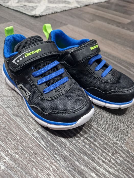 Продам детскую обувь