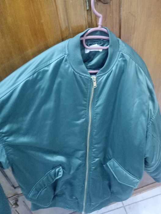 Яке тип бомбър зелено