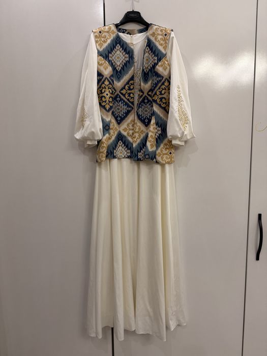 Продам платье с камзолом