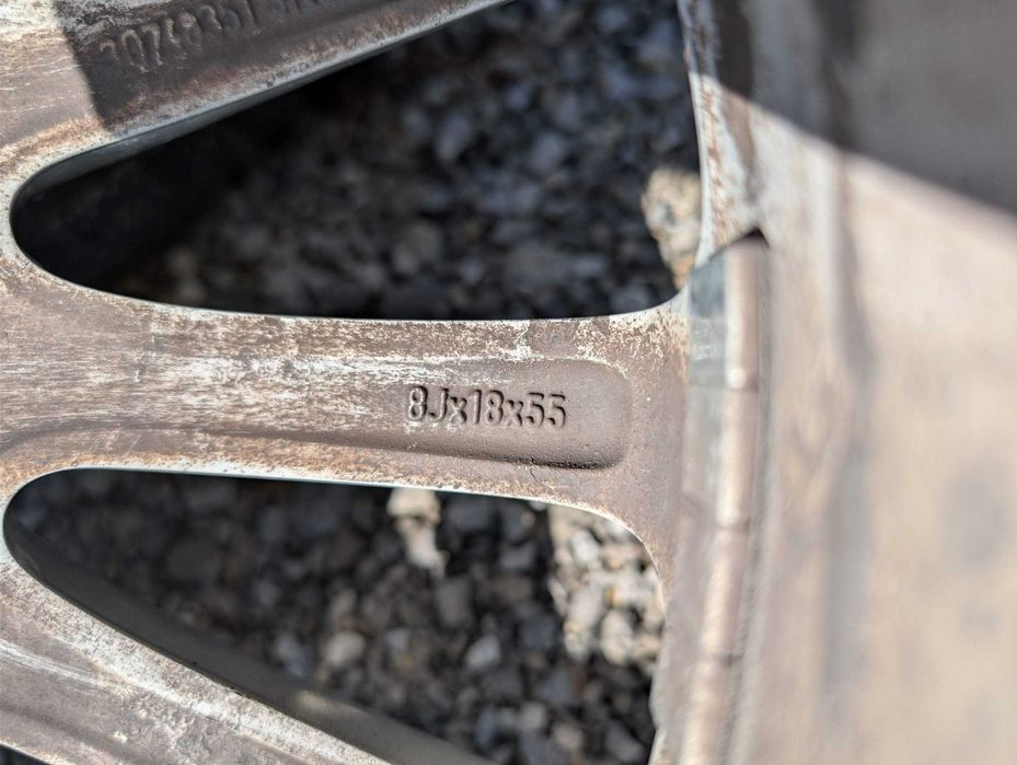 Volvo 5X108 - 18 цола - 63.4 Централен отвор с гуми 245-40-18 (летни)