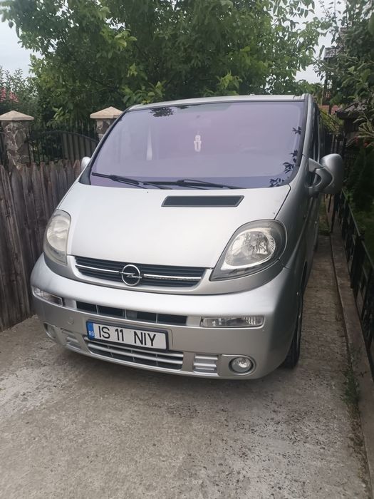Vând Opel vivaro