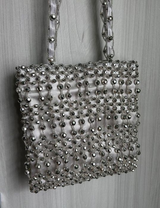 Geanta argintie deosebita, de ocazie