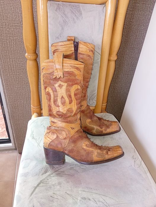 Изискани маркови дамски ботуши