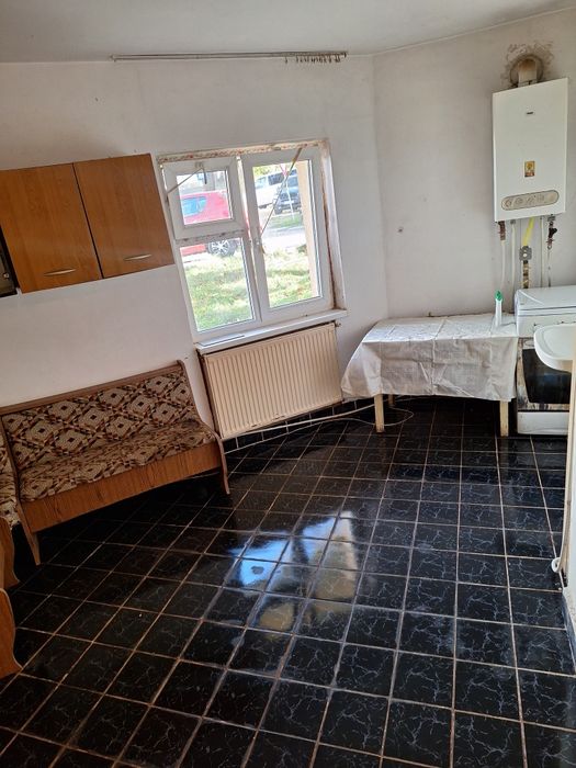 Vând apartament 2 camere, decomandat, parter