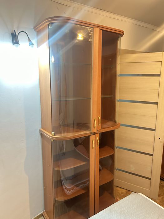 Мебель, стол, диван, стулья, шкаф