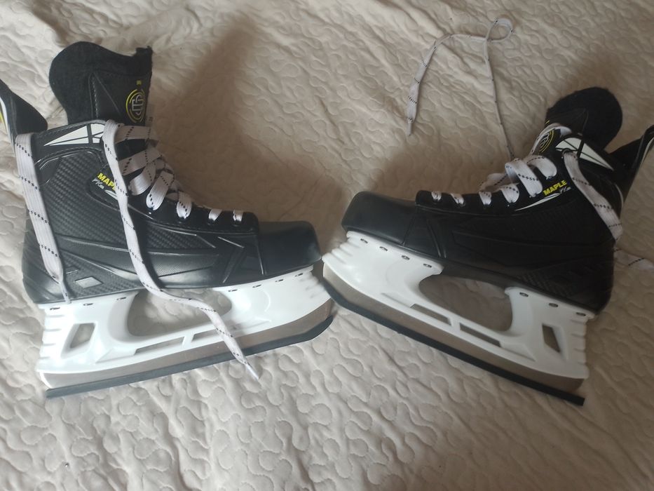 Коньки хоккейные