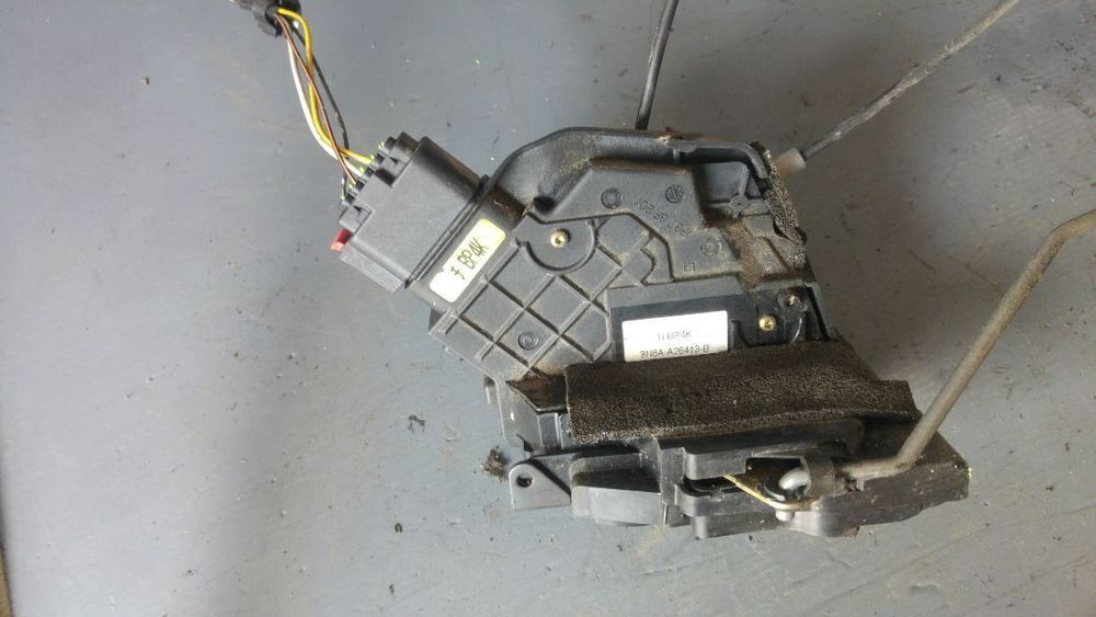 broasca iala usa stanga spate mazda 3 3n6a-a26413-b