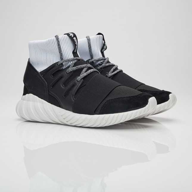 Adidasi Adidas Tubular Doom marimea 43 1/3