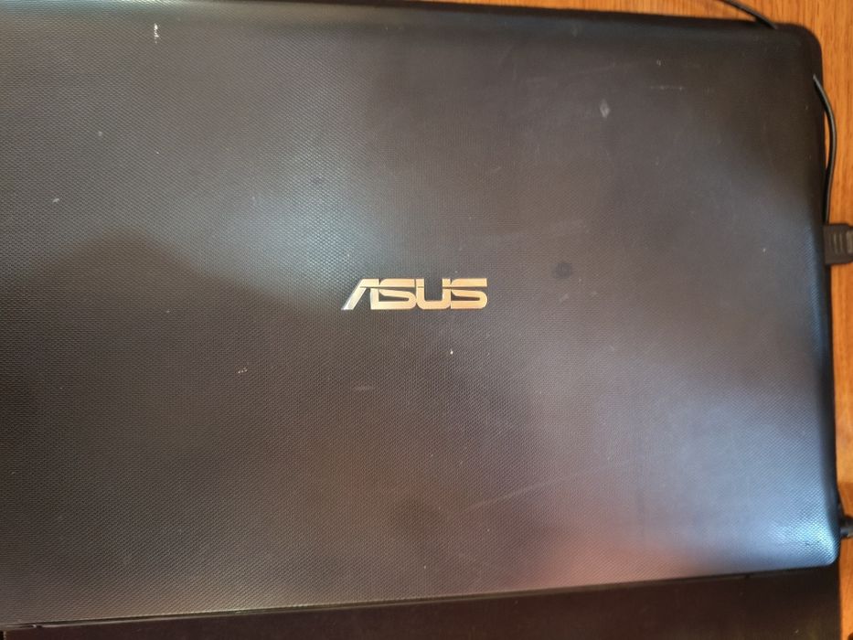 Vând Laptop asus X552L i3 placa video 820m