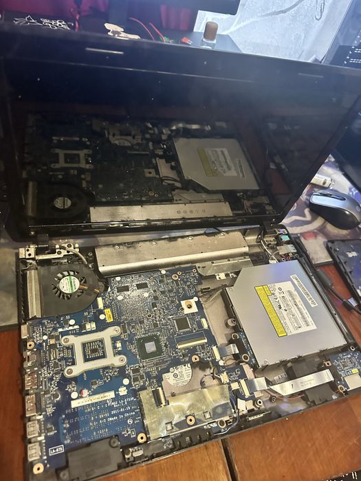 Продам ноут на запчасти