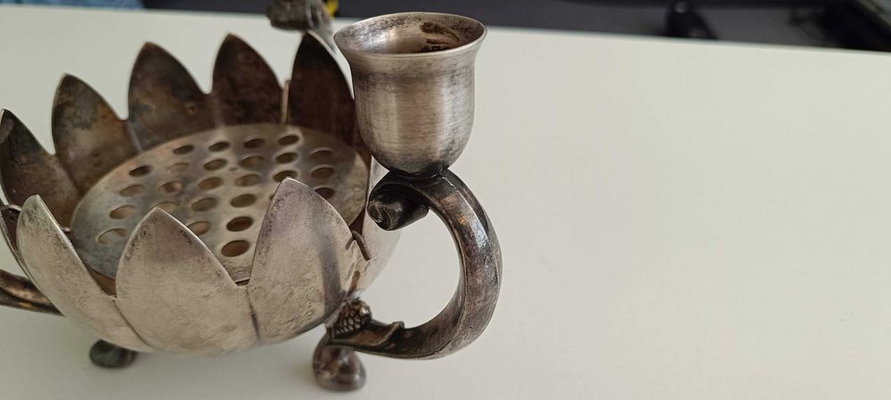 Свещник - цвят на лотус - метален