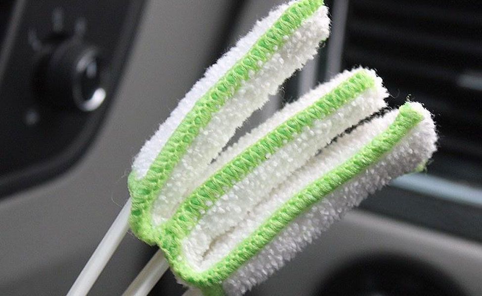 Perie curatare praf din gurile ventilatie