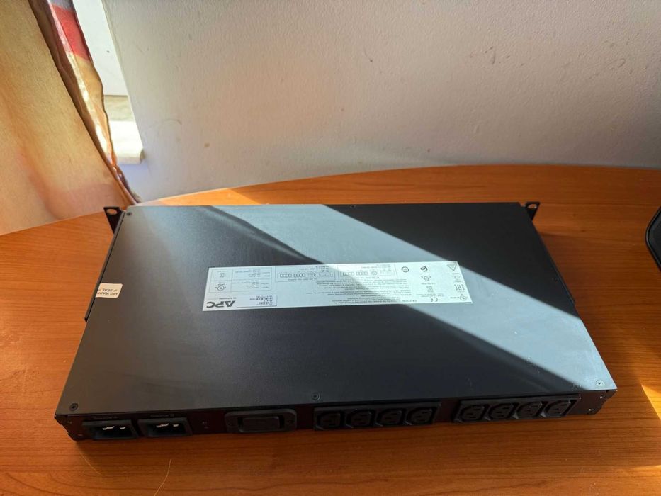 APC AP4423 автоматичен превключвател на захранване (ATS)