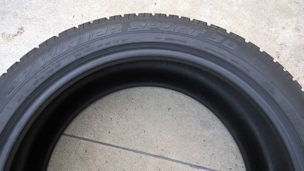 Doua anvelope de iarna 255 45 20 dunlop winter 3D profil 7,5 mm