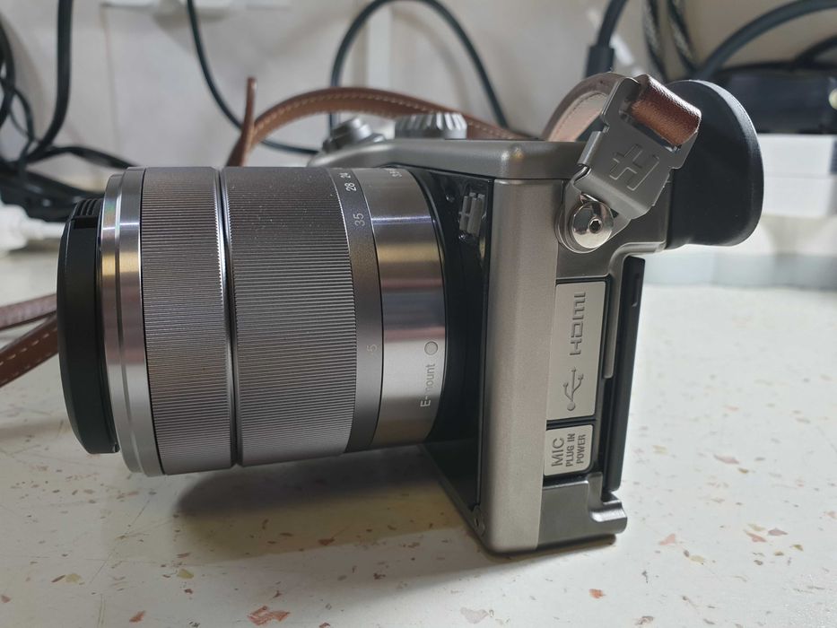 Aparat foto Hasselblad Lunar - NOU .