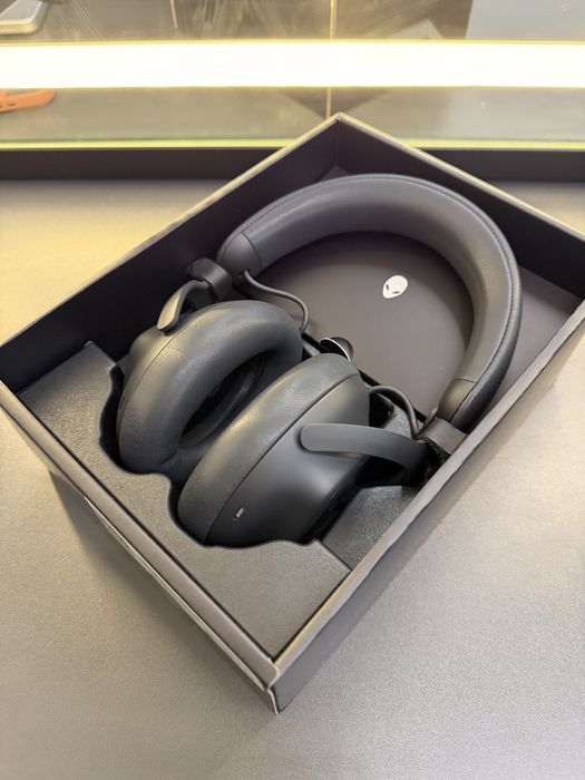 Премиальные игровые наушники Dell Alienware Pro Wireless