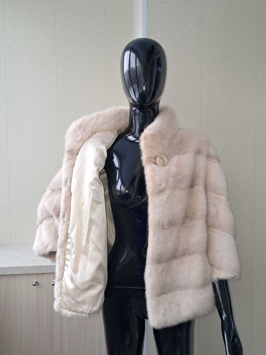 Haina de blana nurcă / vizon divină, incredibil. Culoare bej