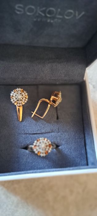 Продаётся красивый золотой набор