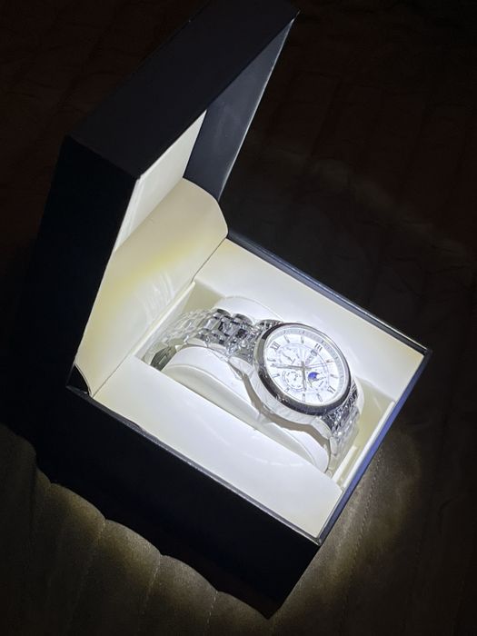 Ceas automatic resiztent la apă