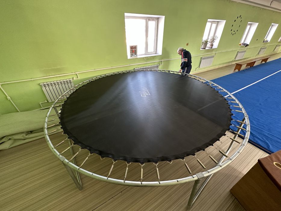 Продаю Батут , Диаметр 366 см,высота 263 см