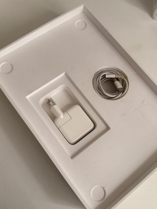 MacBook M1 8/256