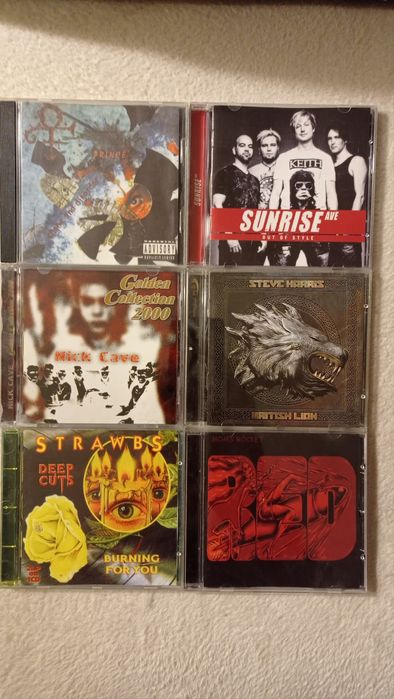 CD диски с музыкой разных направлений.