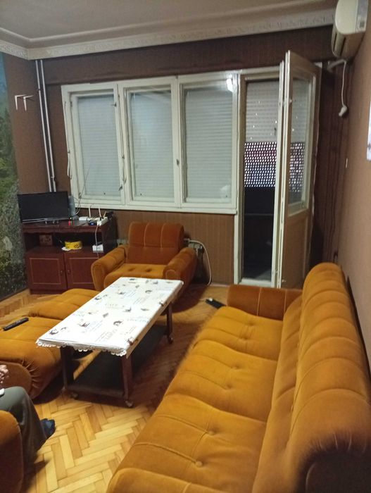 Отдава ДВУСТАЕН апартамент