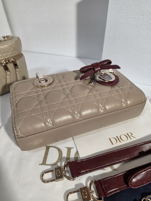 Налична чанта Dior D-Joy