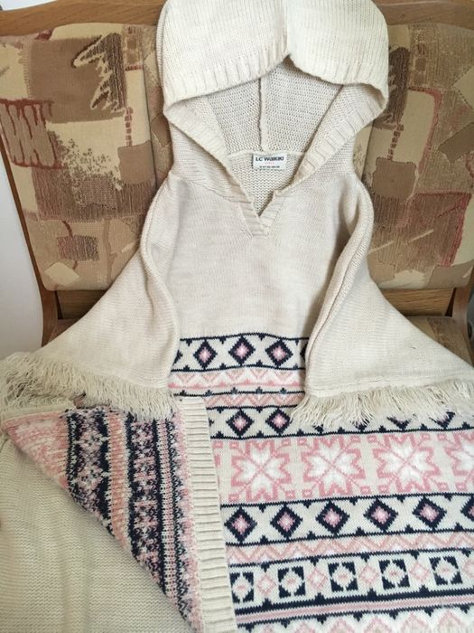 Poncho cu gluga pentru fete