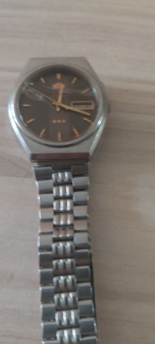 Продавам двата джобни часовника. Може заедно или по отделно.