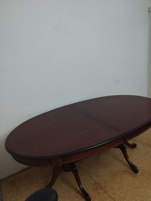 Продам стол Гостивой