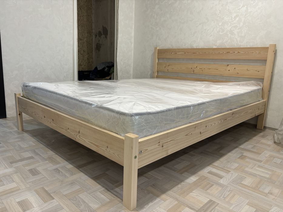 Кровать деревянная из лиственницы