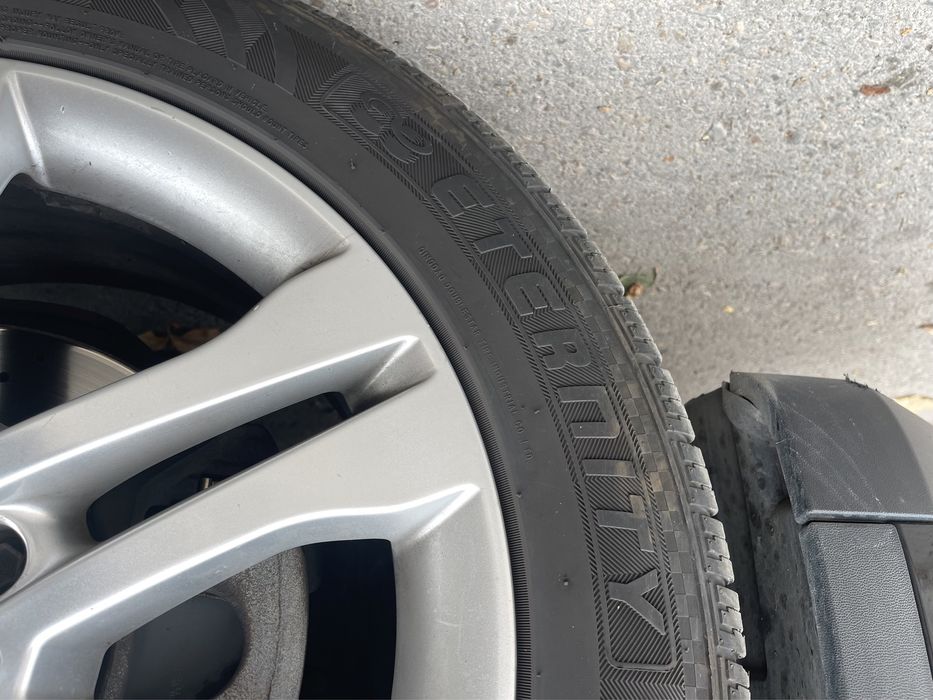 Запазени всесезонни гуми 235/55/R18