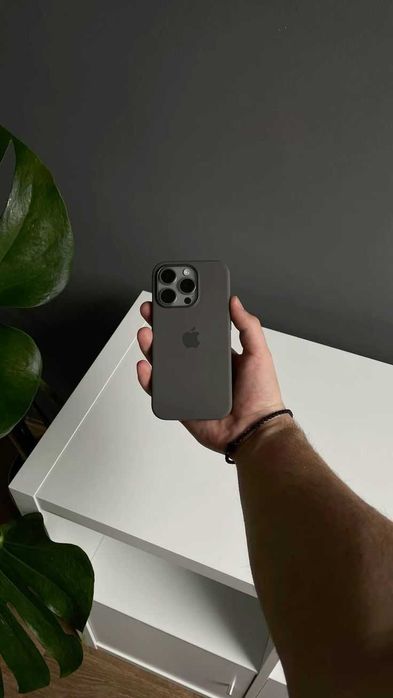 Huse originale iPhone 15 din silicon - diverse culori