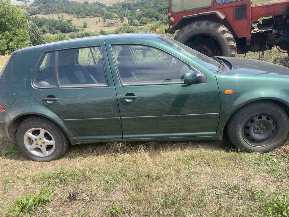 Vînd golf 4 în stare perfectă de functionare