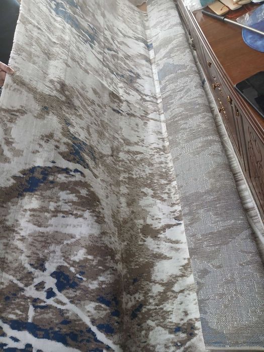 Продается Ковёр 3×5 Hi-tech
100%-полиэстер.