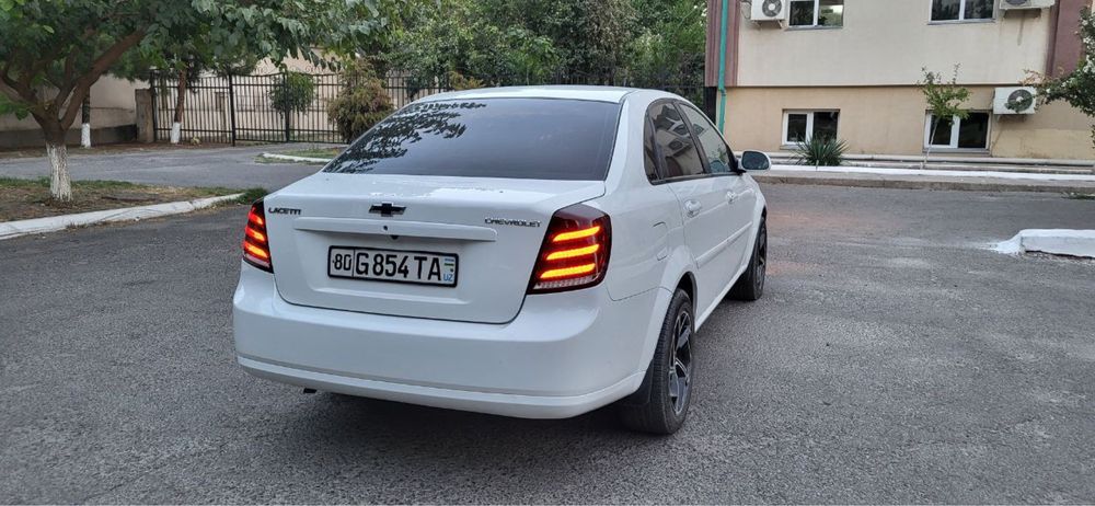 Lacetti 1.6 сотилади
