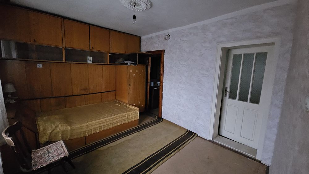 Имот гр. Дулово ,ЕТАЖ от къща с двор, гараж, градина