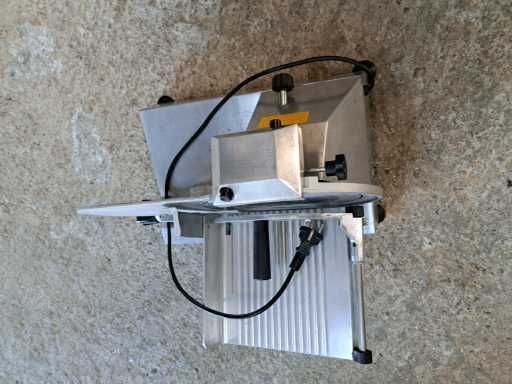 Професионална Колбасорезачка Ф.25